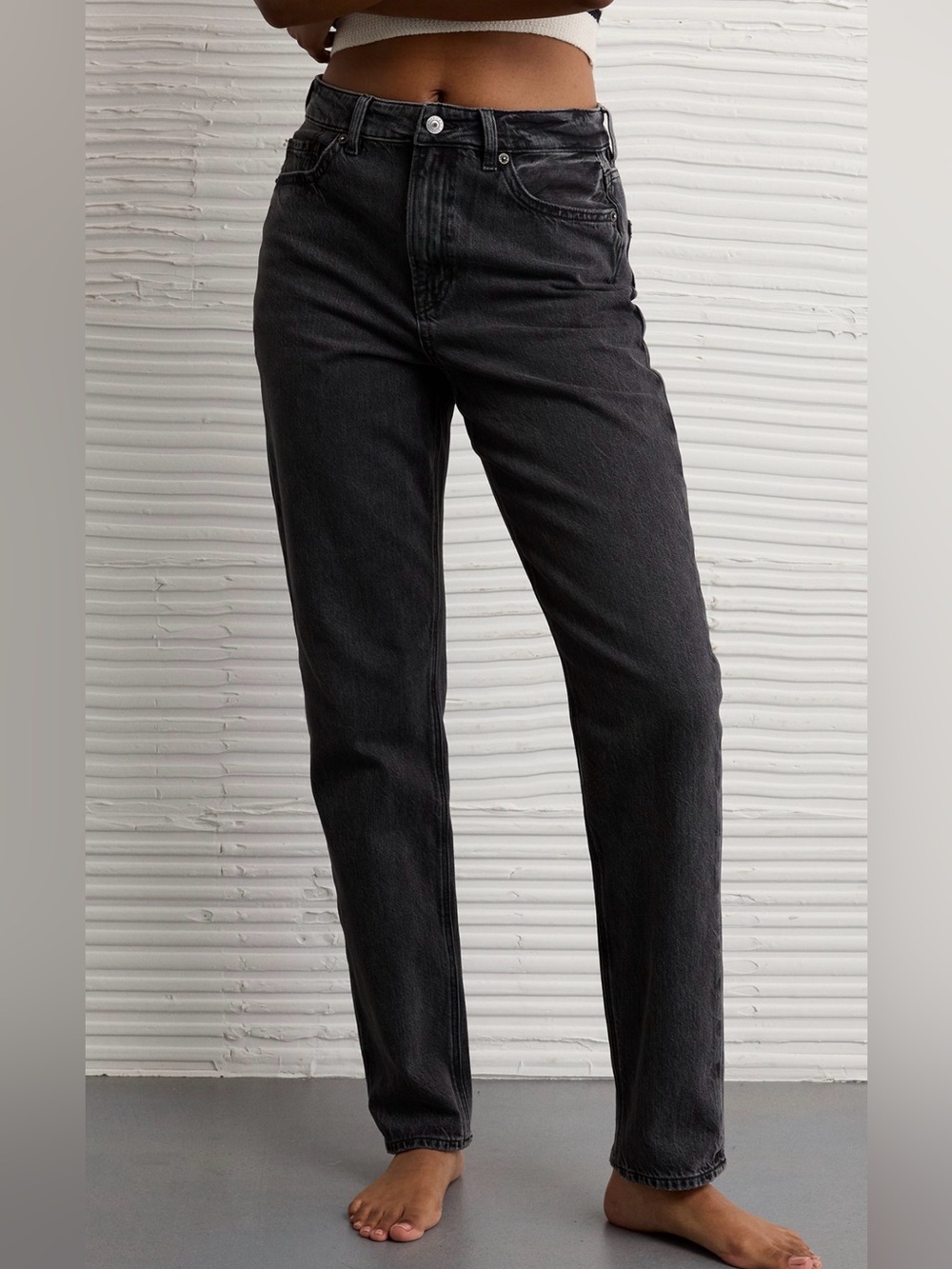 American Eagle Outfitters Mom Jeans 4 short - Picture 1 of 5